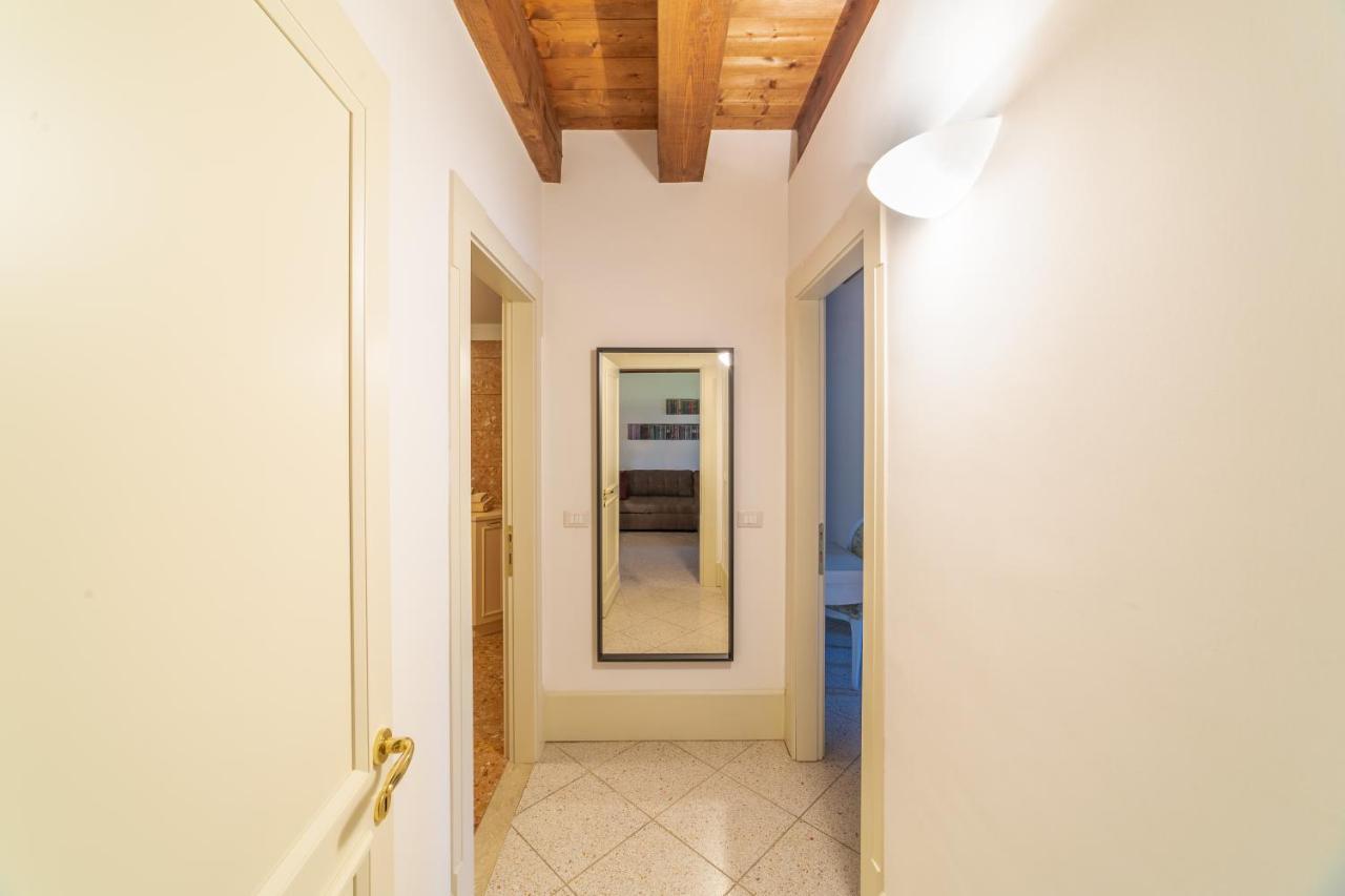 Youatmolino Canal View Apartment Venetië Buitenkant foto